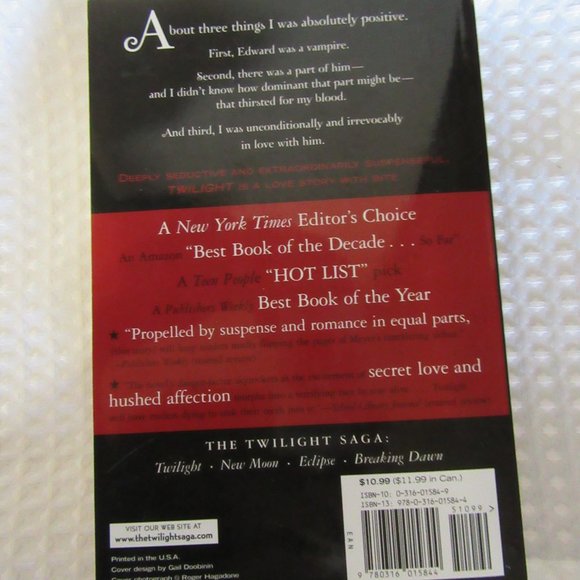 Paperback Book Twilight   The #1 New York Times Best Seller by Stephenie Meyer - Picture 5 of 11
